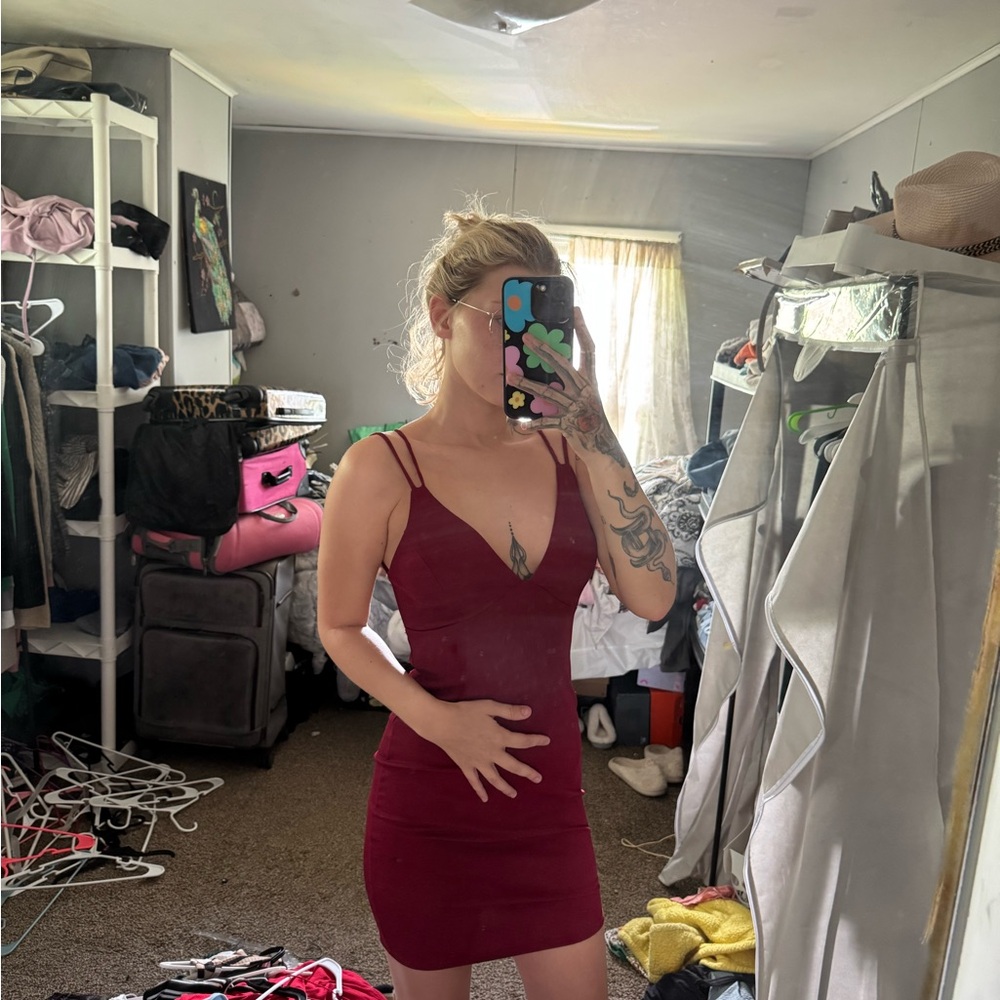 Elegant Burgundy Spaghetti Strap Dress